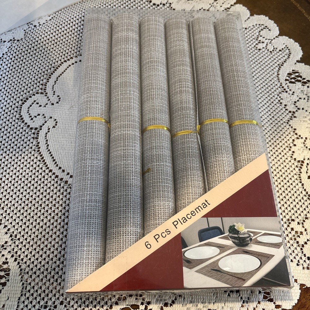 New Set 6 Beige/white Placemats.washable. Heat Resistant.